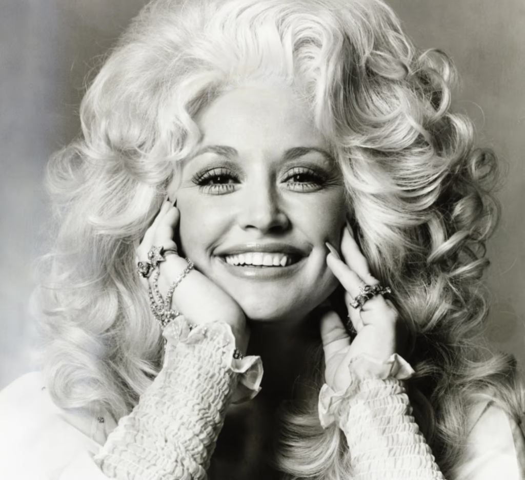 MURI&Oacute; DOLLY PARTON, LA LEGENDARIA REINA DE LA M&Uacute;SICA COUNTRY