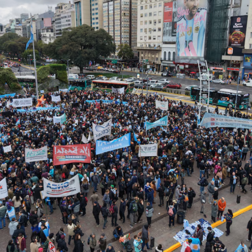 LA COMUNIDAD CIENT&Iacute;FICA MARCH&Oacute; AL OBELISCO Y RECLAM&Oacute; POR LA FALTA DE FINANCIAMIENTO: &ldquo;ESTAMOS VIVIENDO UN CIENTIFICIDIO&rdquo;