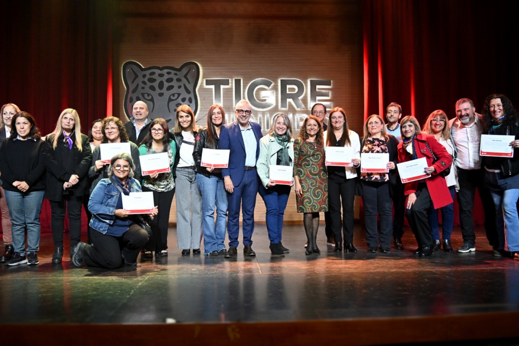 EN EL DÍA DEL MAESTRO, JULIO ZAMORA RECONOCIÓ LA VOCACIÓN Y COMPROMISO DE DOCENTES DE TIGRE