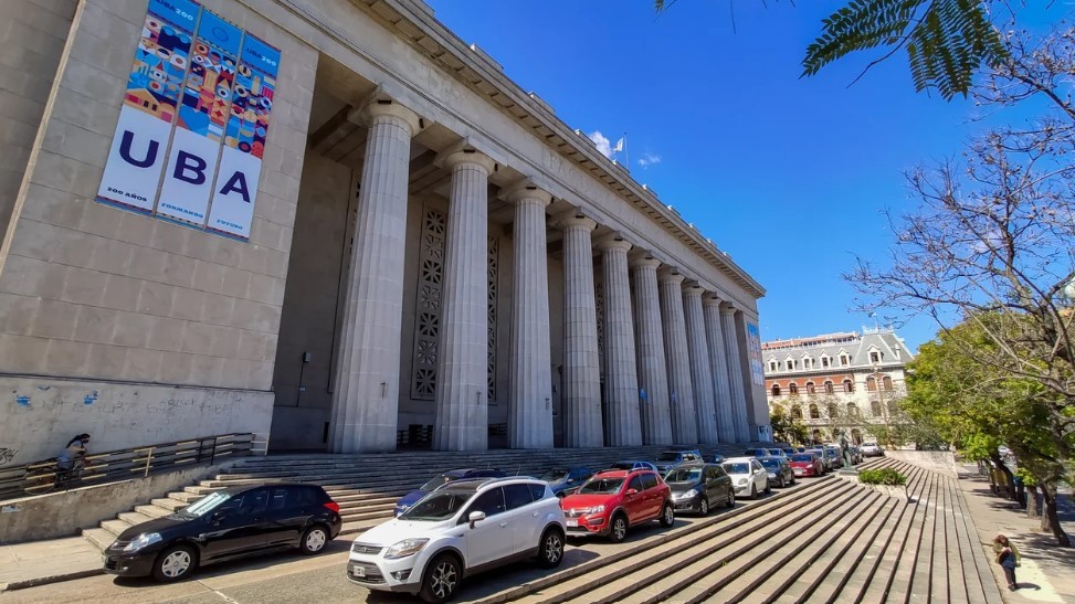 DOCENTES Y NODOCENTES DE LA UBA PARAN EN 