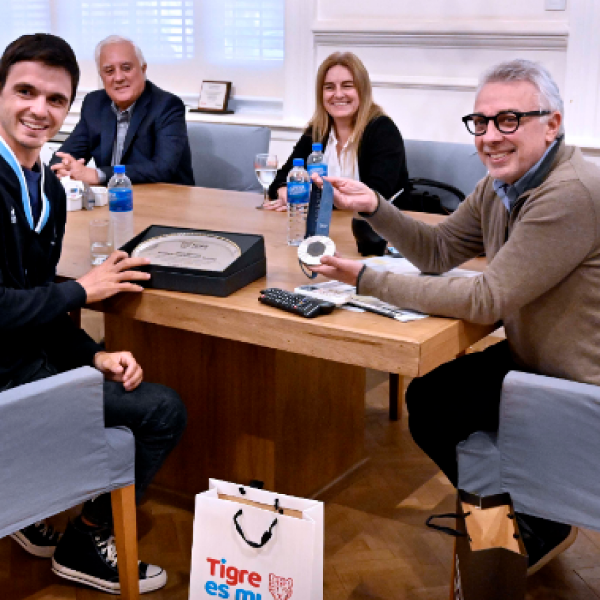 JULIO ZAMORA RECIBIÓ AL REGATISTA MATEO MAJDALANI TRAS OBTENER LA MEDALLA DE PLATA EN LOS JUEGOS OLÍMPICOS DE PARÍS 2024