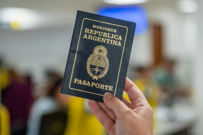 EL GOBIERNO DE MILEI DISTRIBUYE MILES DE PASAPORTES DEFECTUOSOS QUE DEBERÁN SER ANULADOS