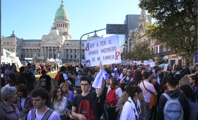 SE REALIZA HOY OTRA MARCHA MULTITUDINARIA FEDERAL AL CONGRESO CONTRA LOS VETOS DE MILEI