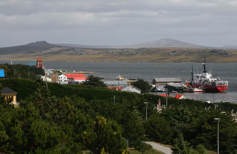 CHILE ACUERDA ABRIR UNA RUTA COMERCIAL MAR&Iacute;TIMA CON LAS ISLAS MALVINAS