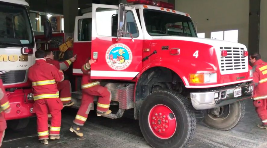 BOMBEROS VOLUNTARIOS DE TODO EL PA&Iacute;S HICIERON SONAR SUS SIRENAS CON RECLAMOS QUE APUNTAN AL CORAZ&Oacute;N DEL MODELO LIBERTARIO