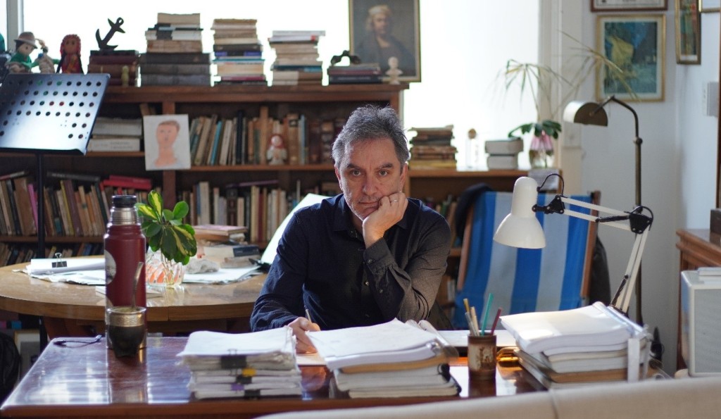 EL SEGUNDO CUADERNO: JULIO C&Eacute;SAR GUIANZE REGRESA CON UNA PERTURBADORA NOVELA SOBRE LOS L&Iacute;MITES DEL DESEO Y LA RAZ&Oacute;N