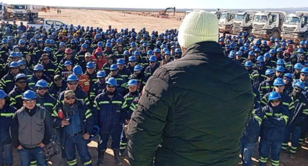 PARO DE TECHINT: M&Aacute;S DE 500 OBREROS PARALIZAN LA CONSTRUCCI&Oacute;N DE LA NUEVA PLANTA DE TECPETROL