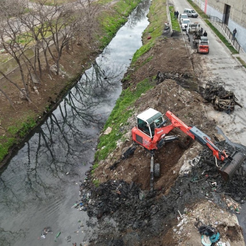 EN SAN MART&Iacute;N, LA PROVINCIA FINALIZ&Oacute; EL SANEAMIENTO DEL CANAL JOS&Eacute; LE&Oacute;N SUAREZ