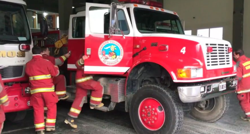 BOMBEROS VOLUNTARIOS DE TODO EL PA&Iacute;S HICIERON SONAR SUS SIRENAS CON RECLAMOS QUE APUNTAN AL CORAZ&Oacute;N DEL MODELO LIBERTARIO