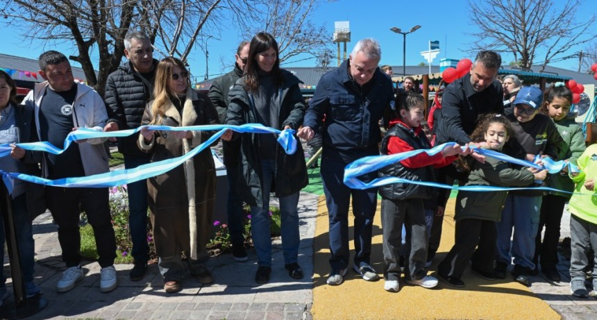 JULIO ZAMORA REINAUGURÓ LA PLAZA PUERTO DE FRUTOS DE TIGRE CENTRO