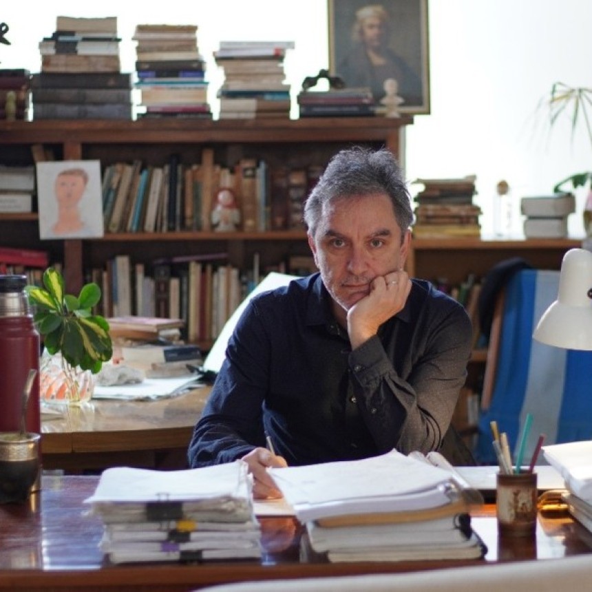 EL SEGUNDO CUADERNO: JULIO C&Eacute;SAR GUIANZE REGRESA CON UNA PERTURBADORA NOVELA SOBRE LOS L&Iacute;MITES DEL DESEO Y LA RAZ&Oacute;N
