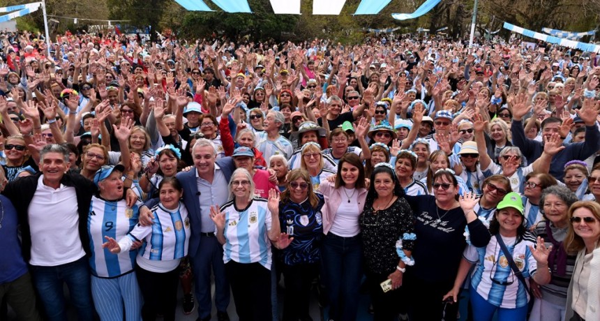 EN EL MARCO DEL D&Iacute;A DEL JUBILADO, JULIO ZAMORA COMPARTI&Oacute; UNA JORNADA JUNTO A UNA MULTITUD DE ADULTOS MAYORES