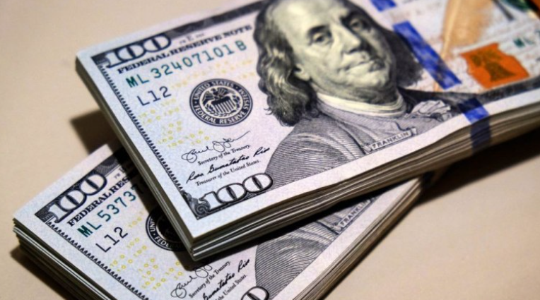 EL DÓLAR BLUE SUPERÓ POR PRIMERA VEZ LOS $1000 EN MEDIO DE UNA JORNADA DE NERVIOSISMO A PLENO
