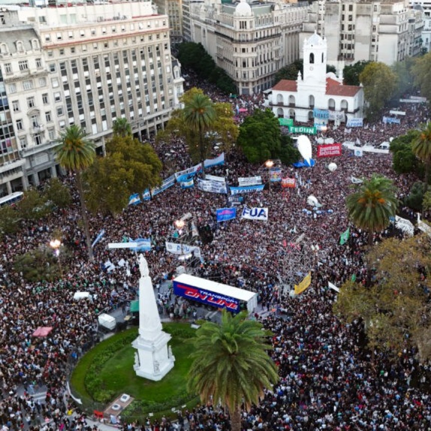 LAS UNIVERSIDADES VUELVEN A LAS CALLES PARA DEFENDER SU FINANCIAMIENTO CONTRA EL VETO DE MILEI