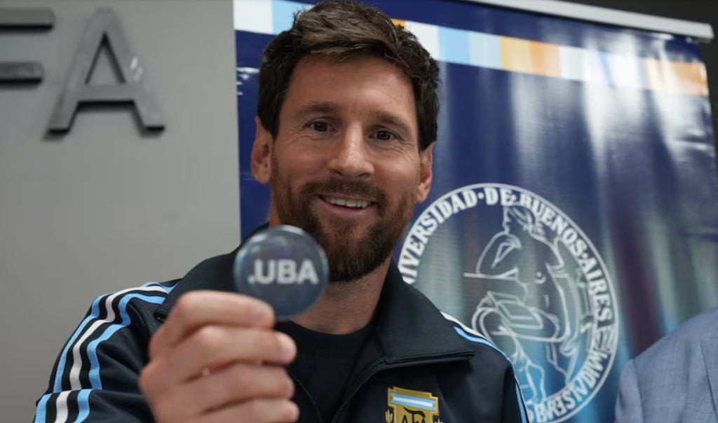LA UBA LE ENTREG&Oacute; A MESSI EL T&Iacute;TULO DE DOCTOR HONORIS CAUSA