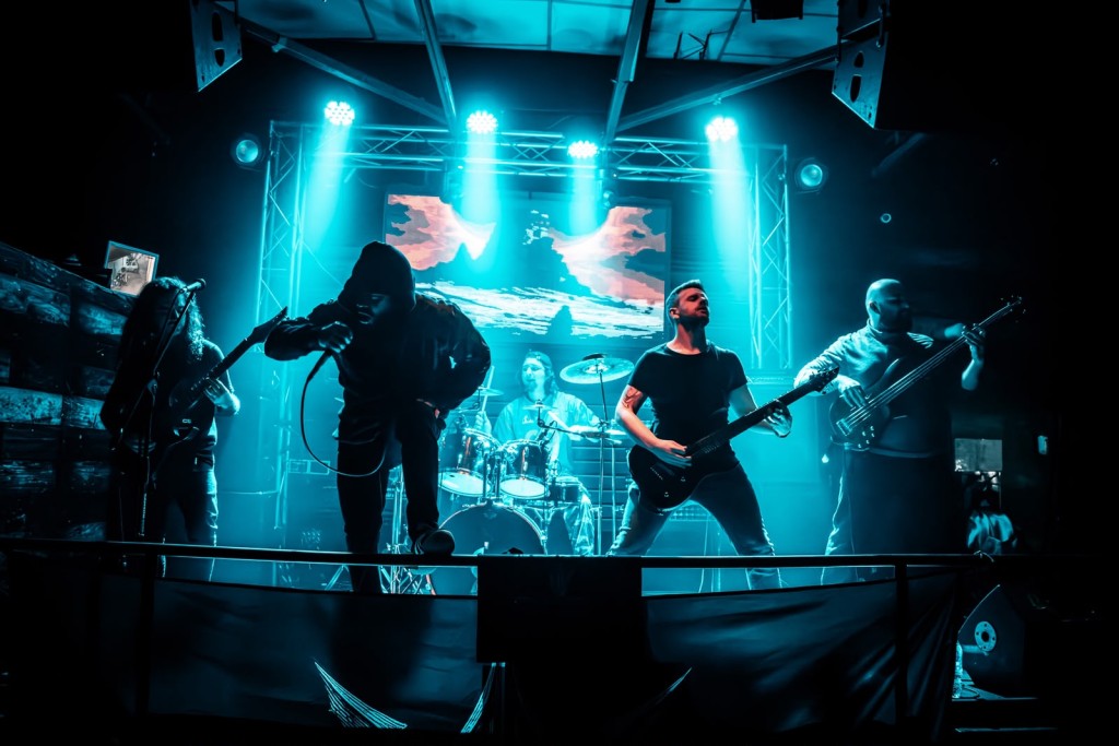 PERMANCE LANZ&Oacute; SU PRIMER DISCO, A PATH LEADING NOWHERE