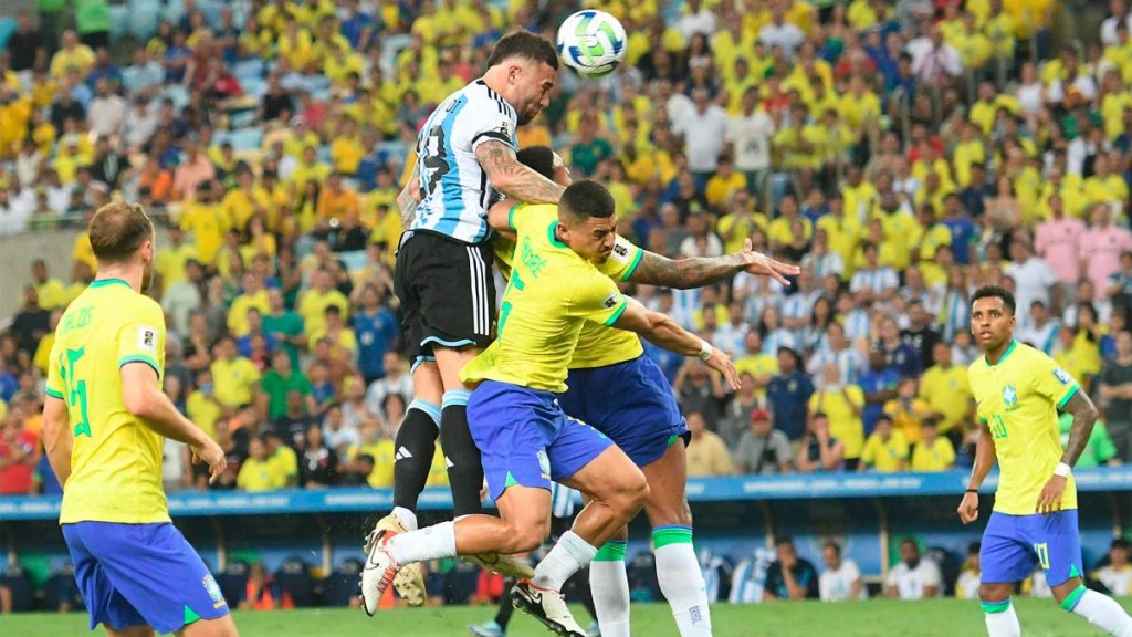 NICOLAS OTAMENDI GANA SOBRE TODA LA DEFENSA DE BRASIL