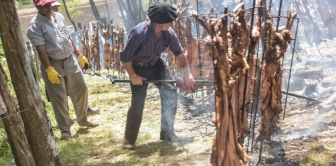 TORTITA NEGRA, PAN, CORDERO Y CERVEZA: TODAS LAS FIESTAS GASTRONÓMICAS DE ESTE FINDE EN LA PROVINCIA