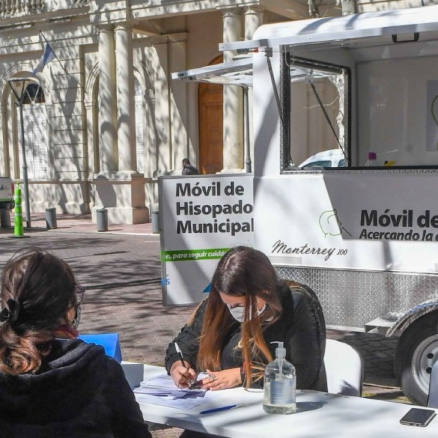 EL MÓVIL DE HISOPADO MUNICIPAL VUELVE A LA PLAZA MITRE CON TESTEOS GRATUITOS DE COVID