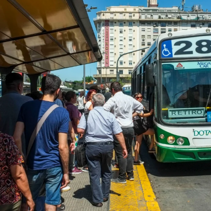 REDUJERON EL SERVICIO DE COLECTIVOS EN AMBA UN 50%: 