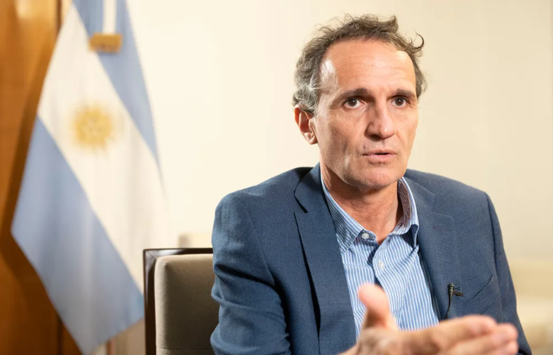 GABRIEL KATOPODIS ASUME SU BANCA PERO PIDE LICENCIA Y SIGUE COMO MINISTRO